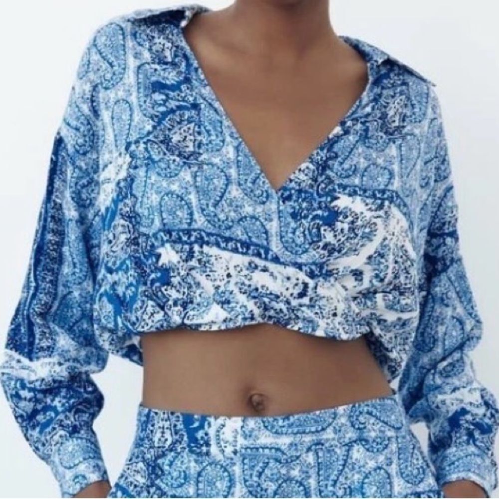 New Zara Cropped Print with wrap V-neckline Blue White Top/Blouse(Size Medium)